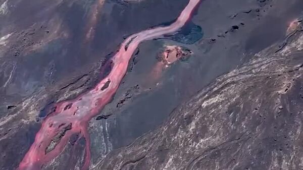 #viral | ከዓለም ንቁ እሳተ ገሞራዎች ውስጥ አንዱ የሆነው ፒቶን ደ ላ ፉርኔዝ ፈነዳ - Sputnik አፍሪካ