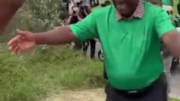 #Viral | የደቡብ አፍሪካው ፕሬዝዳንት ራማፎሳ ከአንዲት ሴት የእርሻ ሰራተኛ ጋር ያደረጉት ቆይታ በማኅበራዊ ሚዲያ ላይ መነጋገሪያ ሆኗል - Sputnik አፍሪካ