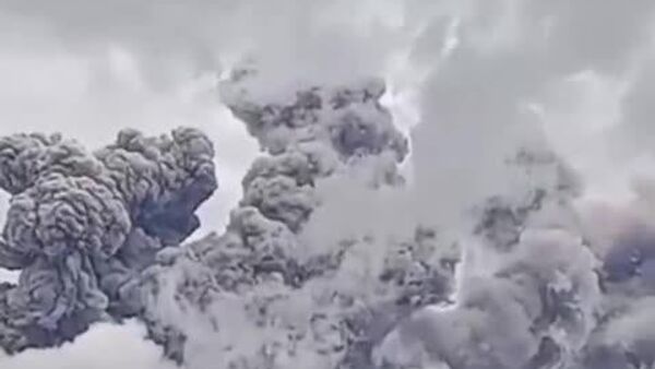 #viral | የመራፒ ተራራ በእሳተ ገሞራ እሩምታ ነቅቷል - ሱማትራ ከፍተኛ ጥንቃቄ ላይ ትገኛለች - Sputnik አፍሪካ