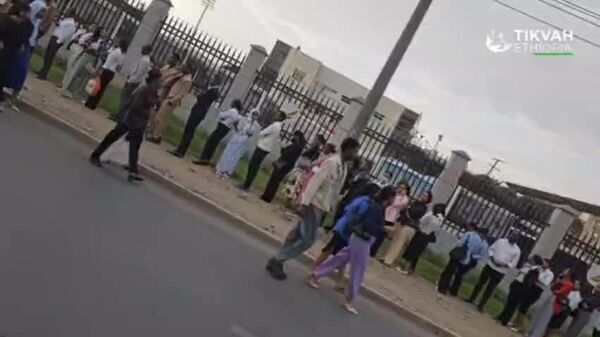 #viral | የተፈታኞች ማዕበል - የኢትዮጵያ አየር መንገድ ዋና መሥሪያ ቤት በሺዎች በሚቆጠሩ የፈተና ወረፋ ጠባቂዎች ተጥለቀለቀ - Sputnik አፍሪካ
