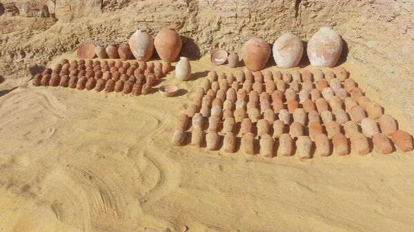 ግብፅ በጥንታዊ መንግሥት ዘመን የነበሩ ከድንጋይ ተፈልፍለው የተሰሩ መቃብሮችን አገኘች - Sputnik አፍሪካ