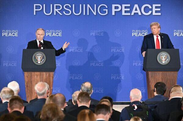 የሩሲያው ፕሬዝዳንት ቭላድሚር ፑቲን እና የአሜሪካው ፕሬዝዳንት ዶናልድ ትራምፕ በአንኮሬጅ፣ አላስካ ከተገናኙ በኋላ በሰጡት ጋዜጣዊ መግለጫ ላይ ፤ ነሐሴ 15፣ 2025 እ.ኤ.አ የሩሲያው ፕሬዝዳንት ቭላድሚር ፑቲን እና የአሜሪካው ፕሬዝዳንት ዶናልድ ትራምፕ በአንኮሬጅ፣ አላስካ ከተገናኙ በኋላ በሰጡት ጋዜጣዊ መግለጫ ላይ ፤ ነሐሴ 15፣ 2025 እ.ኤ.አ - Sputnik አፍሪካ