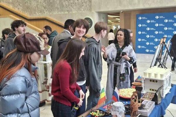 በሩሲያ የኢትዮጵያ ኤምባሲ ከሩድን ዩኒቨርሲቲ ኢትዮጵያውያን ተማሪዎች ጋር የዓድዋ ድል በዓልን አከበረ በሩሲያ የኢትዮጵያ ኤምባሲ ከሩድን ዩኒቨርሲቲ ኢትዮጵያውያን ተማሪዎች ጋር የዓድዋ ድል በዓልን አከበረ - Sputnik አፍሪካ