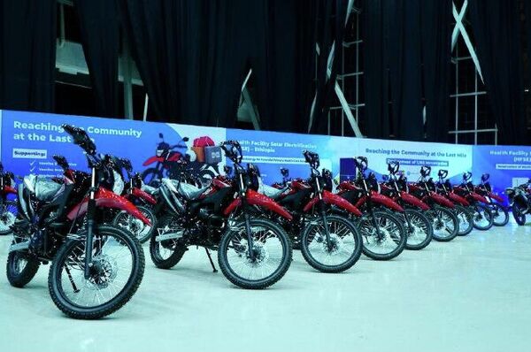 የጤና ሚኒስቴር የፀሐይ ኃይል መሳሪያዎችንና ሞተር ሳይክሎችን ለክልሎች አስረከበ - Sputnik አፍሪካ