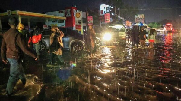 የኬንያ ፕሬዚዳንት የናይሮቢ በጎርፍ መጥለቅለቅ ተከትሎ የተቀናጀ የአደጋ ጊዜ ምላሽ ሰጪ ቡድን አሠማሩ - Sputnik አፍሪካ