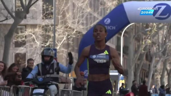 ኢትዮጵያዊቷ ፎይተን ተስፋይ በመጀመሪያ የማራቶን ውድድር ፈጣን ሰዓት እንዲሁም የሴቶች ማራቶን ሁለተኛውን ምርጥ ሰዓት በማስመዝገብ ታሪክ ሠራች - Sputnik አፍሪካ