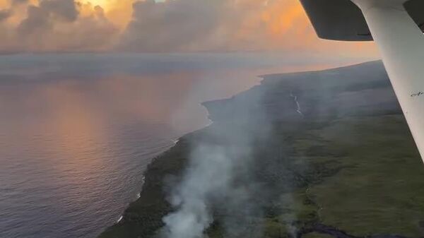 #viral| የፒተን ደ ላ ፎርኔዝ እሳተ ገሞራ ፈሳሽ ቅላጭ ወደ ሕንድ ውቅያኖስ ደረሰ - Sputnik አፍሪካ