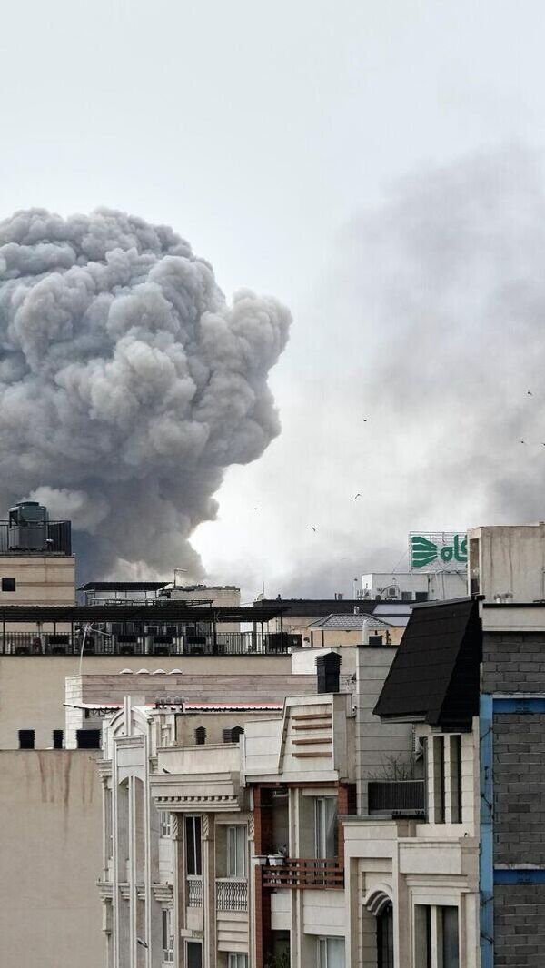 በቴህራን በተፈጸመ ጥቃት ሳቢያ የጭስ ደመና ወደ ሰማይ ሲወጣ ሰኞ መጋቢት 2 ቀን 2026 (እ.ኤ.አ) በቴህራን በተፈጸመ ጥቃት ሳቢያ የጭስ ደመና ወደ ሰማይ ሲወጣ ሰኞ መጋቢት 2 ቀን 2026 (እ.ኤ.አ) - Sputnik አፍሪካ