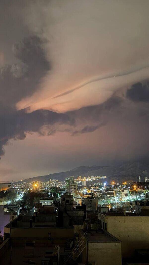 በምዕራብ ቴህራን በሚገኘው የሻህራን የነዳጅ ማከማቻ ተቋም ላይ የደረሰ ፍንዳታ በምዕራብ ቴህራን በሚገኘው የሻህራን የነዳጅ ማከማቻ ተቋም ላይ የደረሰ ፍንዳታ - Sputnik አፍሪካ