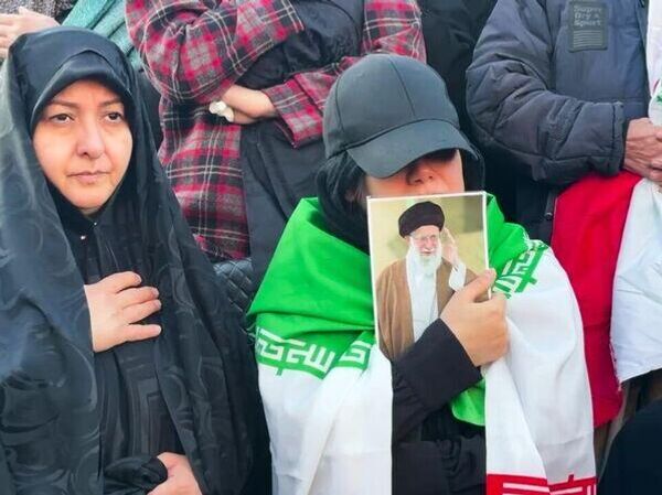 ለኢራን የቀድሞ የበላይ መሪ አያቶላ አሊ ካሜኒ የተዘጋጀ የመታሰቢያ ሰልፍ ለኢራን የቀድሞ የበላይ መሪ አያቶላ አሊ ካሜኒ የተዘጋጀ የመታሰቢያ ሰልፍ - Sputnik አፍሪካ