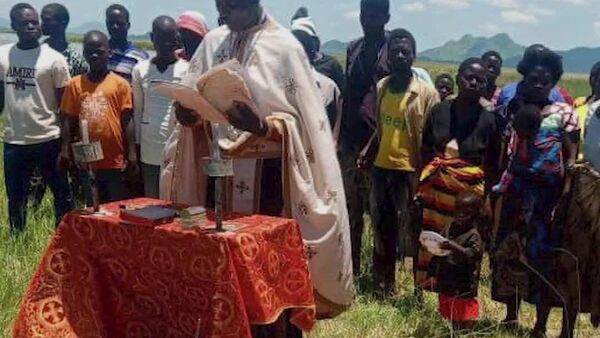 የሩሲያ ኦርቶዶክስ ቤተ-ክርስቲያን በማላዊ 112 ሰዎችን አጠመቀች - Sputnik አፍሪካ