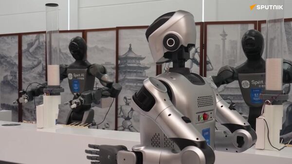 በቤጂንግ ፎረም ላይ የታዩት ባሪስታ ሮቦቶች ትዕዛዞችን ተቀብሎ በማቅረብ ታዳሚዎችን አስተናግደዋል - Sputnik አፍሪካ