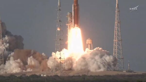 ከግማሽ ክፍለ ዘመን በኋላ ለመጀመሪያ ጊዜ ሰዎችን ያሳፈረች መንኮራኩር ወደ ጨረቃ ተመነጠቀች - Sputnik አፍሪካ