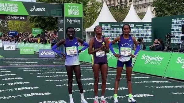 አትሌት ሹሬ ደሚሴ በፓሪስ ማራቶን አዲስ የክብረ ወሰን አስመዘገበች - Sputnik አፍሪካ