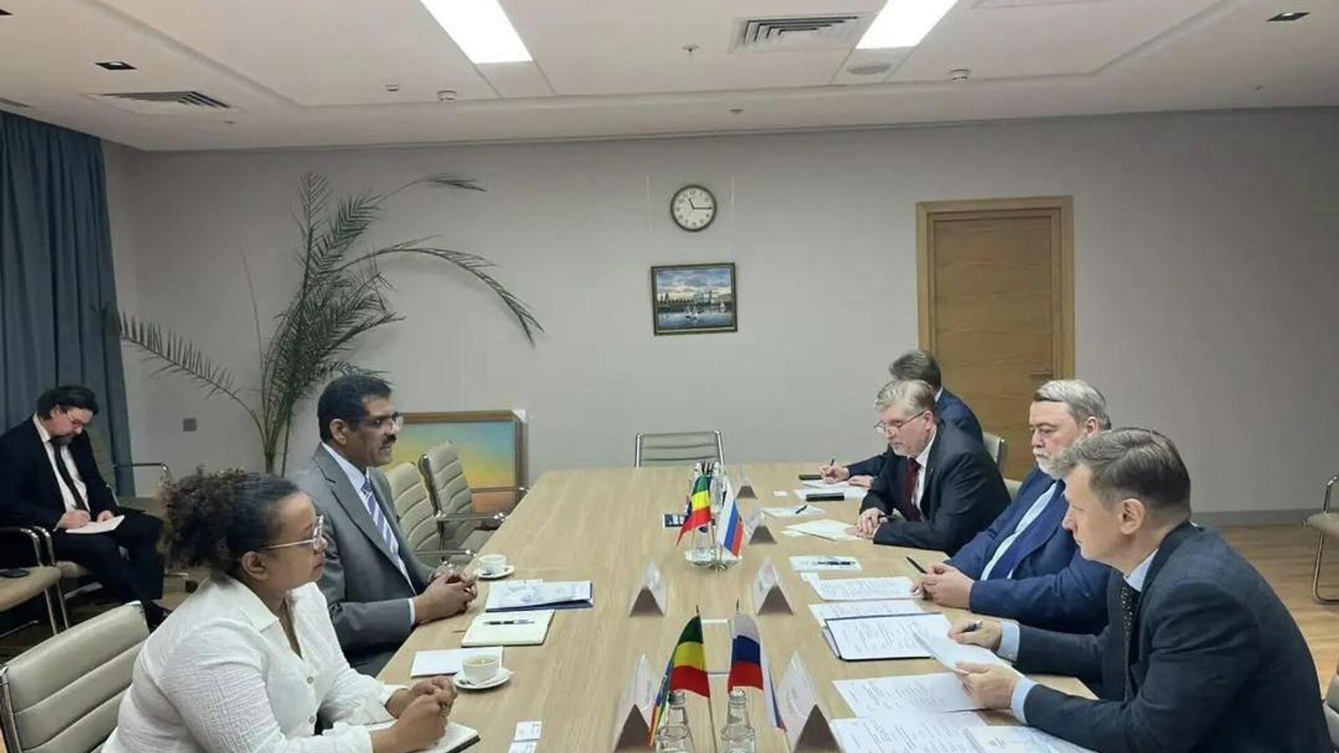 የንግድ ልውውጥ ዘርፍ ያላቸውን ትብብር ለማጠናከር ተስማሙ የንግድ ልውውጥ ዘርፍ ያላቸውን ትብብር ለማጠናከር ተስማሙ - Sputnik አፍሪካ, 1920, 18.04.2026