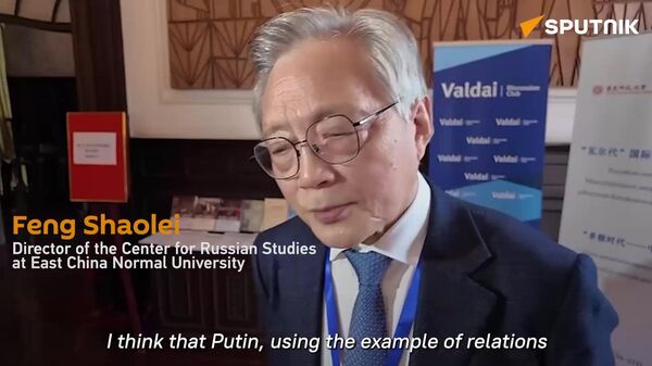 ቻይና ፑቲን የሚከተሉትን የአሜሪካ ድርድር ስልት ልትማር ይገባል ሲሉ ቻይናዊዉ ምሁር ተናገሩ - Sputnik አፍሪካ