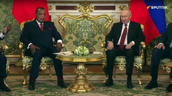 ፑቲን ሳሱ ንጉዌሶን በክሬምሊን ተቀበሉ፤ በኢኮኖሚ ትብብር እና በአፍሪካ ጉባኤ ስኬት ላይ ተወያዩ - Sputnik አፍሪካ