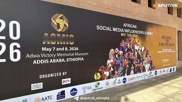 የአፍሪካ ማኅበራዊ ሚዲያ ተጽዕኖ ፈጣሪዎች ጉባኤ ተሳታፊዎች በአድዋ ድል መታሰቢያ - Sputnik አፍሪካ