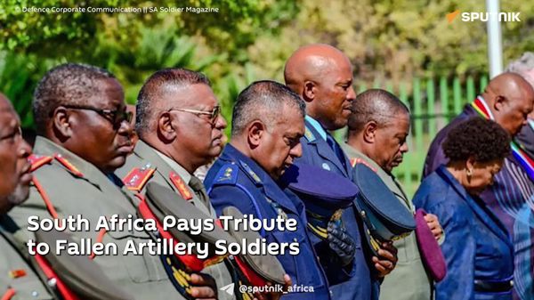 ደቡብ አፍሪካ ሕይወታቸውን ላጡ የመድፈኛ ጦር ወታደሮች ክብር ሰጠች - Sputnik አፍሪካ