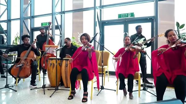 የመዲናይቱን ዘመናዊ ለውጥና የከተማ መልሶ ማልማት ጥረቶች በሰነድ የሚዘክረው አዲስ አበባን እንደ አዲስ (The Remaking of Addis Ababa: Transformation from 2020–2025) የተሰኘው አዲስ መጽሐፍ ከፍተኛ የመንግሥት የሥራ ኃላፊዎች በተገኙበት በይፋ ተመርቋል። - Sputnik አፍሪካ