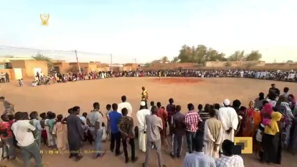 የሱዳኑ አብደል ፋታህ አል-ቡርሃን በደማቅ አቀባበል በባሕላዊ የትግል ውድድር ላይ ተገኙ - Sputnik አፍሪካ