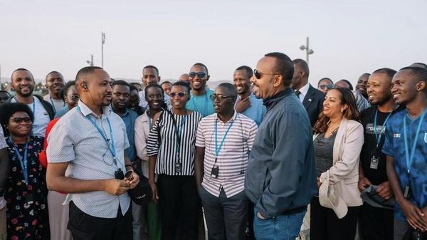 ጠቅላይ ሚኒስትር ዐቢይ አሕመድ በኢትዮጵያ በልዩ ሕክምና ዘርፍ ከሚሰለጥኑ የሩዋንዳ ባለሙያዎች ጋር ማዕድ ቆረሱ - Sputnik አፍሪካ
