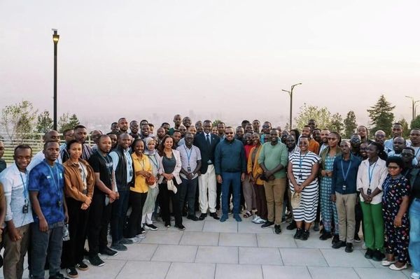 ጠቅላይ ሚኒስትር ዐቢይ አሕመድ በኢትዮጵያ በልዩ ሕክምና ዘርፍ ከሚሰለጥኑ የሩዋንዳ ባለሙያዎች ጋር ማዕድ ቆረሱ - Sputnik አፍሪካ