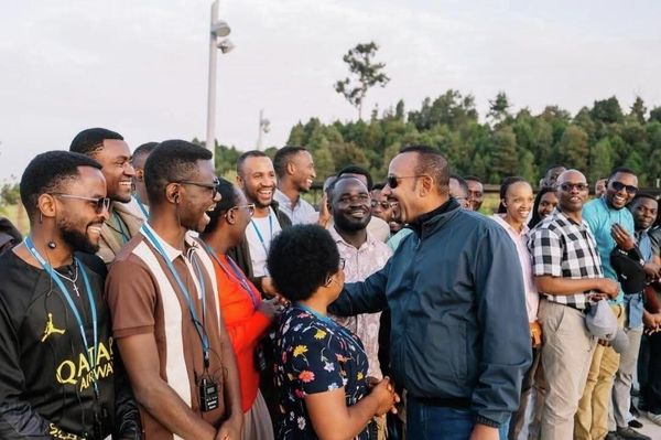 ጠቅላይ ሚኒስትር ዐቢይ አሕመድ በኢትዮጵያ በልዩ ሕክምና ዘርፍ ከሚሰለጥኑ የሩዋንዳ ባለሙያዎች ጋር ማዕድ ቆረሱ - Sputnik አፍሪካ