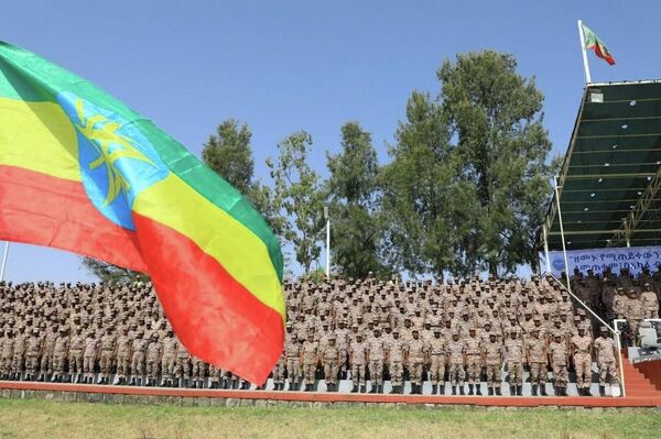 ወታደራዊ ማሰልጠኛ ትምህርት ቤቱ፣ ባለሙያዎቹን በአካል ብቃትና በሀገር ፍቅር ሥነ-ልቦና ግንባታ ዙሪያ ለአንድ ወር በማሰልጠን ማስመረቁን የመከላከያ ሚኒስቴር በማኅበራዊ ትስስር ገፁ አስታውቋል፡፡ - Sputnik አፍሪካ