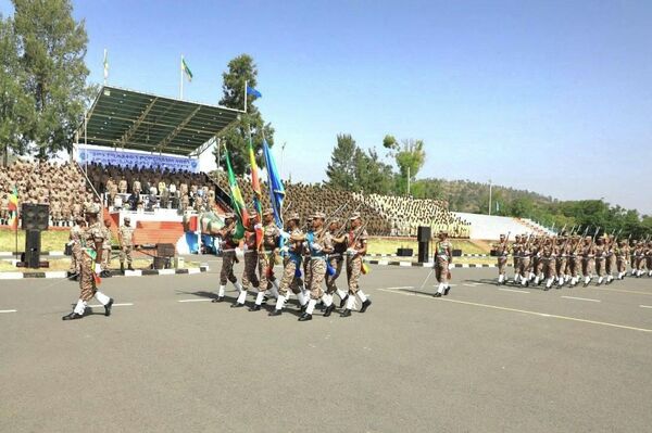 ወታደራዊ ማሰልጠኛ ትምህርት ቤቱ፣ ባለሙያዎቹን በአካል ብቃትና በሀገር ፍቅር ሥነ-ልቦና ግንባታ ዙሪያ ለአንድ ወር በማሰልጠን ማስመረቁን የመከላከያ ሚኒስቴር በማኅበራዊ ትስስር ገፁ አስታውቋል፡፡ - Sputnik አፍሪካ