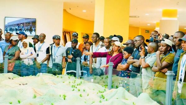 በጥቁር አንበሳና ቅዱስ ጳውሎስ ሆስፒታሎች የሚማሩ የሩዋንዳ የሕክምና ተማሪዎች የአዲስ አበባን የልማት ፕሮጀክቶችን ጎበኙ - Sputnik አፍሪካ