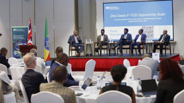 የድሬዳዋ ነፃ ንግድ ቀጣናን ከኢትዮ-ጅቡቲ የባቡር መስመር ጋር ለማገናኘት ለጋሾች ድጋፍ እንዲያደርጉ ጥሪ ቀረበ - Sputnik አፍሪካ