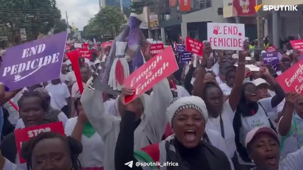 በናይሮቢ የተቃውሞ ሰልፈኞች በሴቶች ላይ በሚፈጸም ግድያ እና በሕፃናት ጠለፋ ላይ ዕርምጃ እንዲወሰድ ጠየቁ፦ ዘጋቢ - Sputnik አፍሪካ