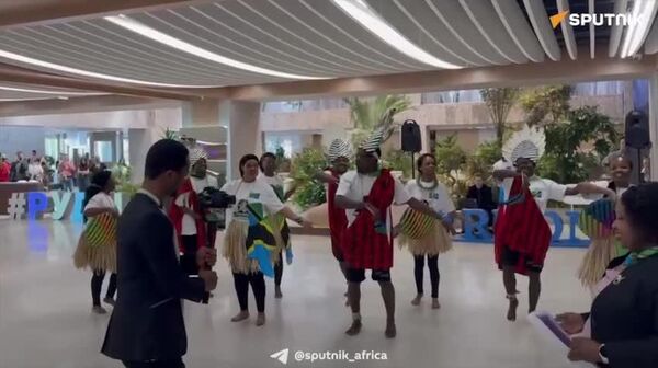 ደማቅ አቀባበል፦ የታንዛኒያ ፕሬዝዳንት በሩሲያ የሕዝቦች ወዳጅነት ዩኒቨርሲቲ ከተማሪዎች ጋር አብረው ደነሱ - Sputnik አፍሪካ
