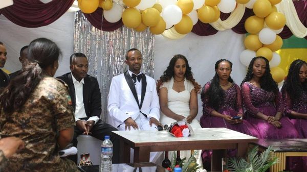 ሰርግ እና ምረቃት ሲገጥም - በአንድ ጀንበር ድርብ ተልዕኮ የተቀበለው ጀማሪ መኮንን - Sputnik አፍሪካ