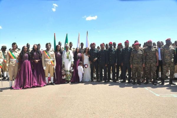 ሰርግ እና ምረቃት ሲገጥም - በአንድ ጀንበር ድርብ ተልዕኮ የተቀበለው ጀማሪ መኮንን - Sputnik አፍሪካ