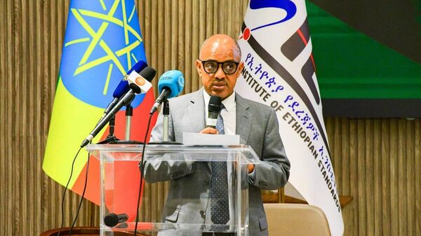 አርሶ አደሮች ምርታቸውን በዋስትናነት በመጠቀም ከባንኮች መበደር የሚያስችላቸው የዕቃ ማከማቻ ደረሰኝ ሥርዓት ይፋ ሆነ - Sputnik አፍሪካ