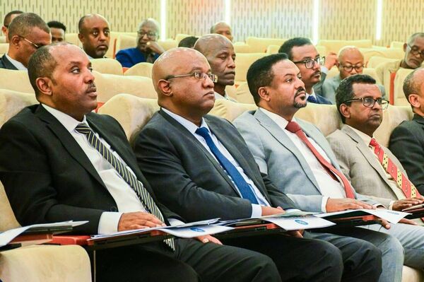 አርሶ አደሮች ምርታቸውን በዋስትናነት በመጠቀም ከባንኮች መበደር የሚያስችላቸው የዕቃ ማከማቻ ደረሰኝ ሥርዓት ይፋ ሆነ - Sputnik አፍሪካ