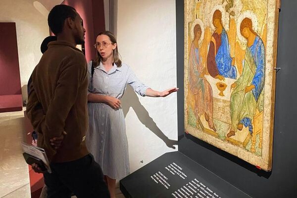 የኢትዮጵያ የቅዱሳት ሥዕላት ሠዓሊያን እና ቀራጮች በሩሲያው ኢሊያ ግላዙኖቭ አካዳሚ ጉብኝት አደረጉ - Sputnik አፍሪካ