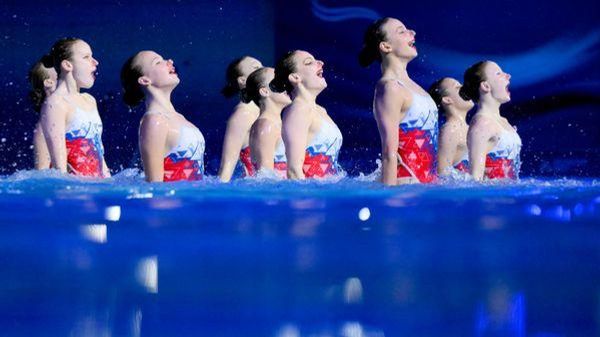 የሩሲያ ወጣቶች የተመሳሰለ ዋና (Synchronized Swimming) ቡድን አትሌቶች በሞስኮ ሩሲያ የፌዴሬሽን ዋንጫ አካል በሆነው በኦሊምፒክ ሻምፒዮናዎች ትዕይንት ላይ ሲሳተፉ - Sputnik አፍሪካ