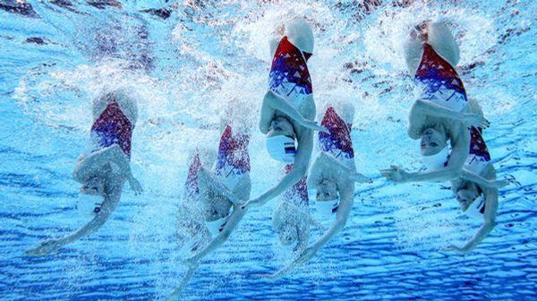 የሩሲያ ብሔራዊ የተመሳሰለ ዋና (Synchronized Swimming) ቡድን አትሌቶች በካዛን ሩሲያ በብሪክስ (BRICS) ጨዋታዎች ላይ ልምምድ ሲያደርጉ - Sputnik አፍሪካ