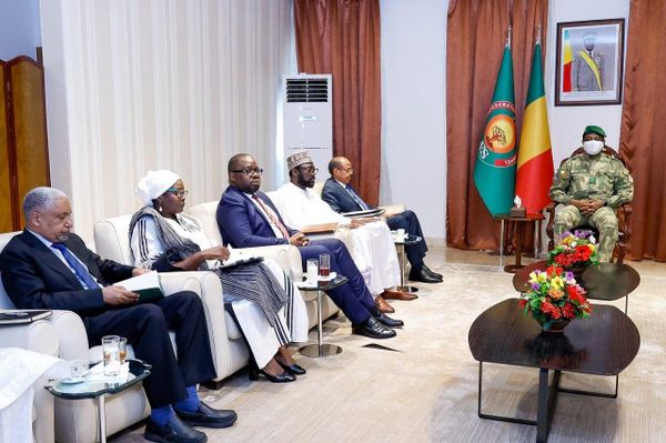 የአፍሪካ ኅብረት ኮሚሽን ሊቀመንበር ማሕሙድ አሊ ዩሱፍ ከማሊው ፕሬዝዳንት ጋር ተወያዩ የአፍሪካ ኅብረት ኮሚሽን ሊቀመንበር ማሕሙድ አሊ ዩሱፍ ከማሊው ፕሬዝዳንት ጋር ተወያዩ - Sputnik አፍሪካ