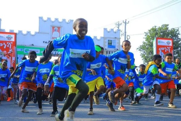 በ6 ከተሞች ሲካሄድ የቆየው የልወቅሽ ኢትዮጵያ ክላሲክ የሩጫ ውድድር ዛሬ በሐረር ከተማ ፍጻሜውን አገኘ በ6 ከተሞች ሲካሄድ የቆየው የልወቅሽ ኢትዮጵያ ክላሲክ የሩጫ ውድድር ዛሬ በሐረር ከተማ ፍጻሜውን አገኘ - Sputnik አፍሪካ