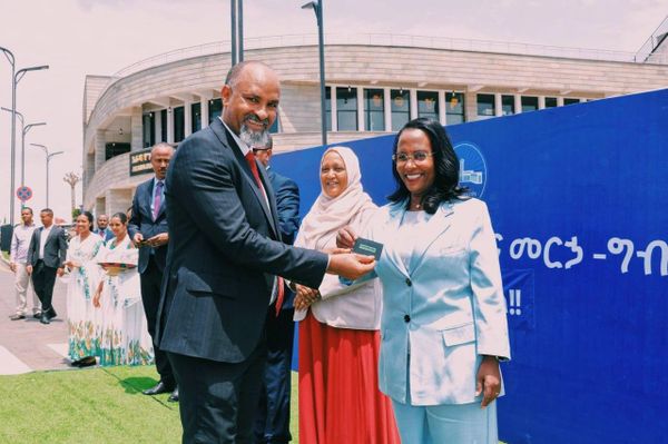 በ2018 በጀት ዓመት የላቀ አፈጻጸም ያሳዩ የአዲስ አበባ ከተማ ተቋማት ዘመናዊ መኪኖችን ተሸለሙ በ2018 በጀት ዓመት የላቀ አፈጻጸም ያሳዩ የአዲስ አበባ ከተማ ተቋማት ዘመናዊ መኪኖችን ተሸለሙ - Sputnik አፍሪካ