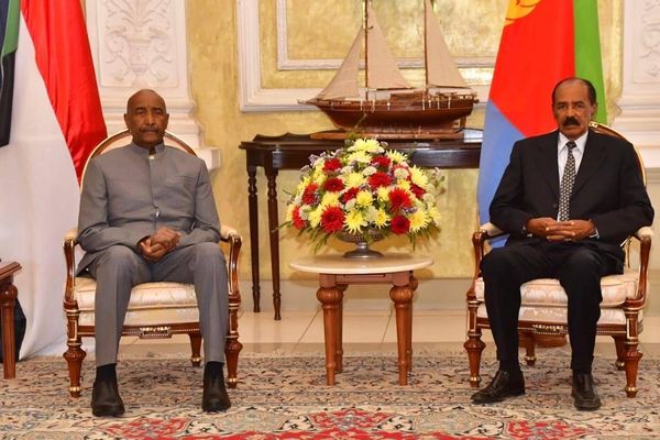 የሱዳኑ አል-ቡርሃን የሁለትዮሽ ግንኙነትን ለማጠናከር ኤርትራን ጎበኙ፤ ከፕሬዚዳንት ኢሳያስ አፈወርቂ ጋርም ተወያዩ የሱዳኑ አል-ቡርሃን የሁለትዮሽ ግንኙነትን ለማጠናከር ኤርትራን ጎበኙ፤ ከፕሬዚዳንት ኢሳያስ አፈወርቂ ጋርም ተወያዩ - Sputnik አፍሪካ