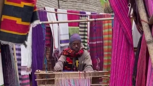 ድር እና ማግ አዋህደው፣ ቀለማትን አስተባብረው ሸማ የሚያጎናጽፉ የዶርዜ ጥበበኞች አብነት - Sputnik አፍሪካ