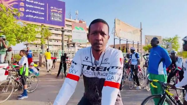 ካርቱም ከዓመታት ግጭት በኋላ ወደ መደበኛ ህይወት እየተመለሰች ነው - የሱዳን ብስክሌተኞች ከሦስት ዓመታት ግጭት በኋላ ወደ ልምምድ ተመለሱ - Sputnik አፍሪካ