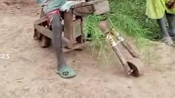 አንዳንዶች ቅንጡ መጫወቻዎች ባይኖራቸው፤ ፈጠራ፣ እንጨት እና ትልቅ ምናብ ይቸራቸዋል - Sputnik አፍሪካ