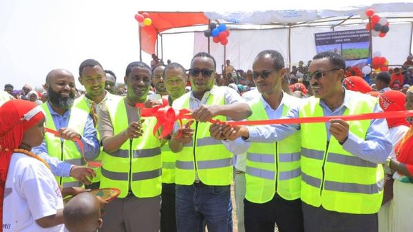 በምስራቅ ሐረርጌ ዞን ከኤሌክትሪክ ቋት ውጪ የሆኑ የማኅበረሰብ ክፍሎችን ተጠቃሚ የሚያደርጉ ፕሮጀክቶች ተመረቁ - Sputnik አፍሪካ