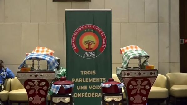 የመጀመሪያው የሳኅል ሀገራት ጥምረት ፓርላማዎች ኮንፌደሬሽን ጉባኤ በኒያሜ ተከፈተ - የጥምረቱ ባለስልጣናት - Sputnik አፍሪካ